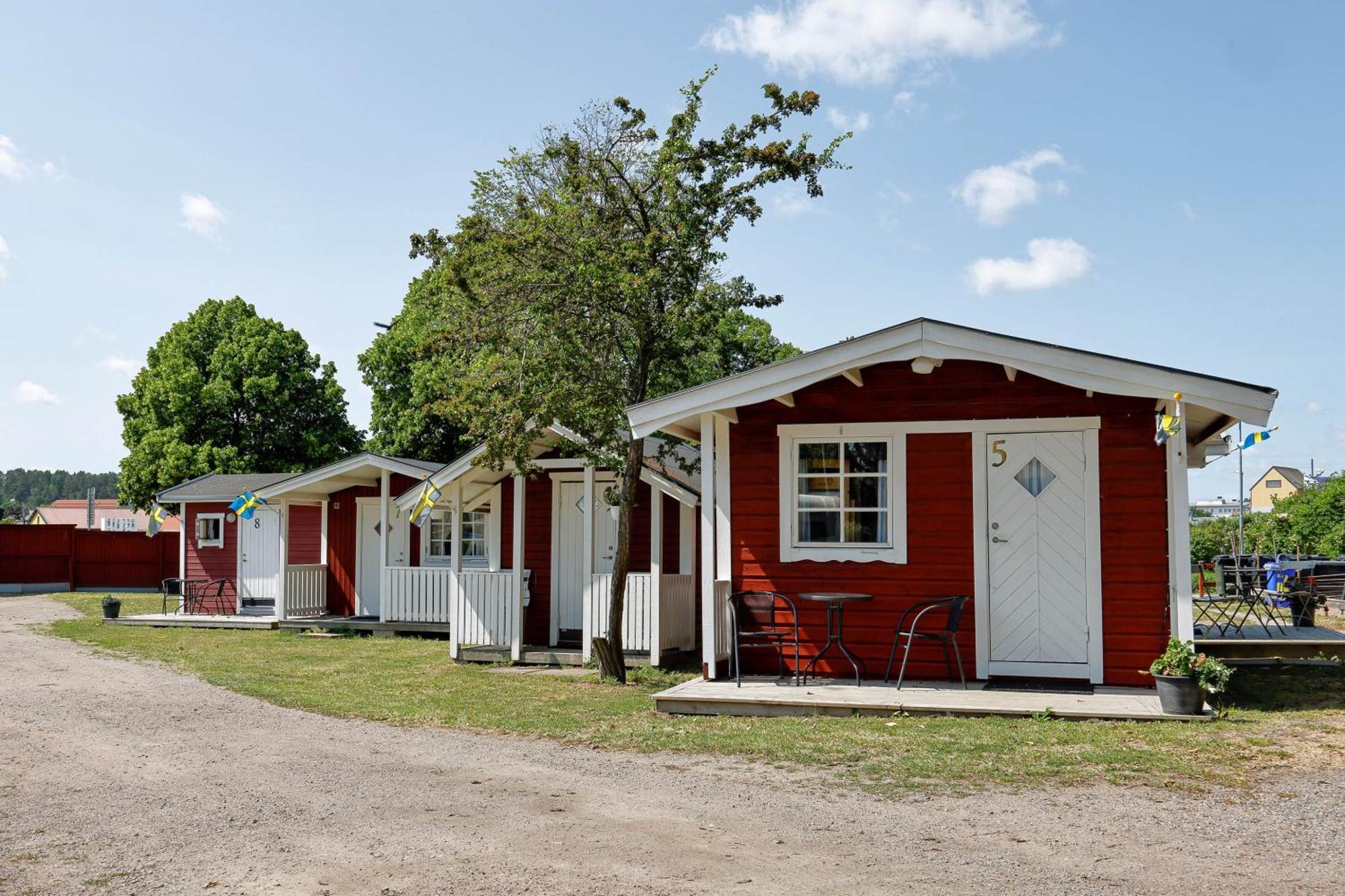 Korskullens Stugor Soderkoping Exterior photo